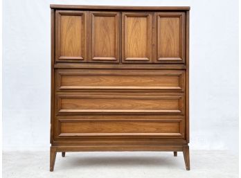 A Stunning Mid Century Modern Chest Of Drawers By Drexel