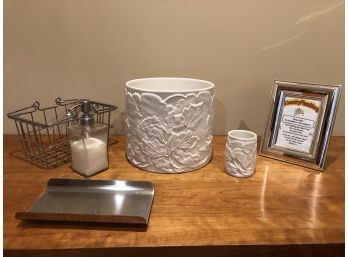 Bloomingdales Made In Italy Ceramic Waste Bin And Cup And Bathroom Assortment  Trash Receptacle Is 9x8