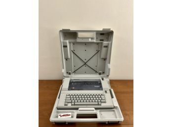 Sharp PA- 3250 Portable Typewriter W Hard Case