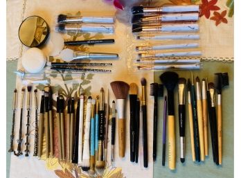 54 Make-up Brushes And Tools - Great Gift For A Make Beginner