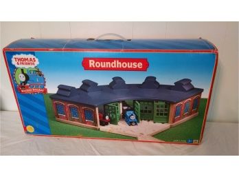Thomas & Friends:  Wooden Railway - Roundhouse