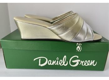 Vintage With Box Donald Green Gold & Silver Lame Wedge House Shoe Slippers Size 8 1/2 D Appear Unworn