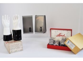 3 Sets Of Vtg Salt & Pepper Shakers 2 Are In Original Boxes, Leonard Shakers Are New