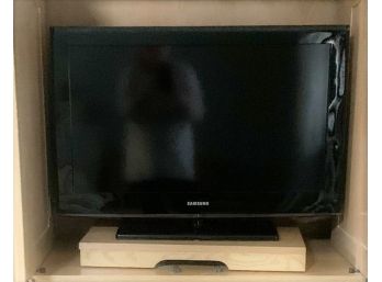 Samsung TV With Remote