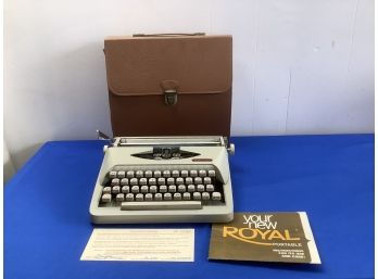 Royal Mcbee Corp Portable Type Writer