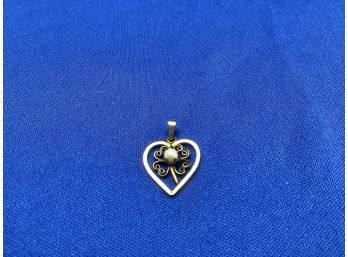 12k Gold Heart Pendent With Pearl Center