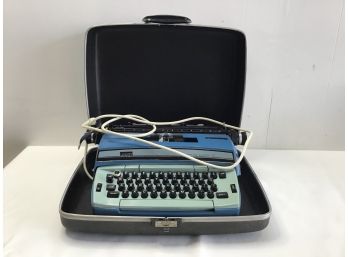 Montgomery Ward Coronamatic Type Writer In Black Case