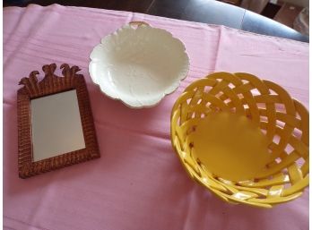 :Lot Of  3 Decorative  Items