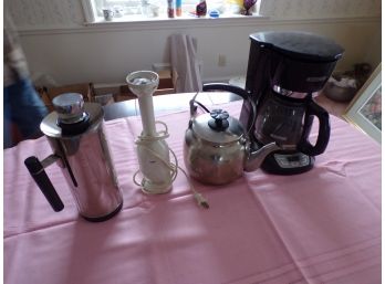 Lot Of 4 Kitchen Items,