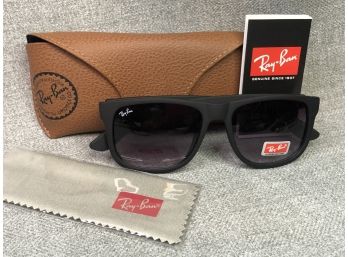 Brand New RAY BAN Black Matte Classic Sunglasses / Shades - NEW / UNWORN - Great Gift Idea ! With Case & More