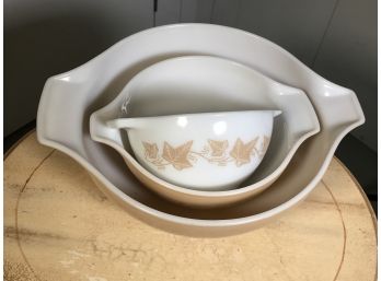 Three Fantastic PYREX - SANDALWOOD Nesting Mixing Bowls - Two Brown / One White - 1961-1962 - GREAT SET !