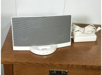 Fantastic Like New BOSE SOUND DOCK Digital Music System In White Color - Consignor Indicates In Working Order