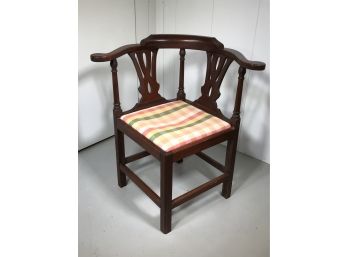 Lovely Vintage SOLID MAHOGANY Chippendale Style Corner Chair - GREAT Looking Chair - Very Good Condition !
