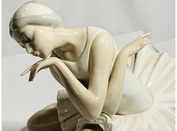 Large Lladro  Ballerina ' Death Of A Swan' Porcelain Figurine