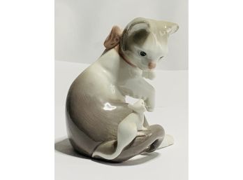 Lladro Porcelain Figurine - Cat And Mouse