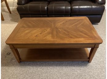 Rectangular Wooden Coffee Table With Lift-Top For Tabletop Dining