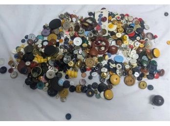 Tin Of Miscellaneous Loose Buttons