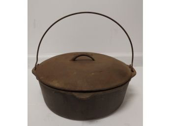 Avid Outdoor Cast Iron Dutch Oven With Lid