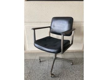 Vintage Mid-century Rolling Swivel Office Chair By A.V.M. Corporation