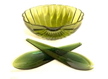 Vintage Mid-century Modern Indiana Glass Company Three-piece Shell Salad Set In Olive Green