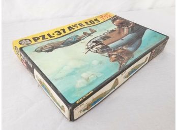 Vintage Skala 1/72 Scale PZL-37 A/B Model Kit