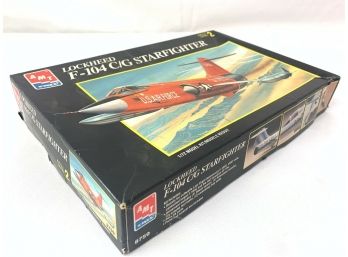 AMT Vintage Lockheed F-104 Star Fighter 1/72 Scale Model Airplane Kit