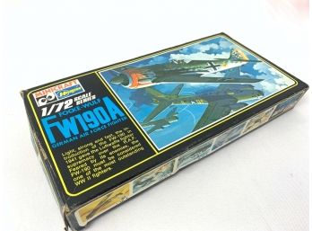 Vintage Minicraft Hasegawa Focke-Wulf Fw190A 1/72 Scale Plastic Model Airplane Kit