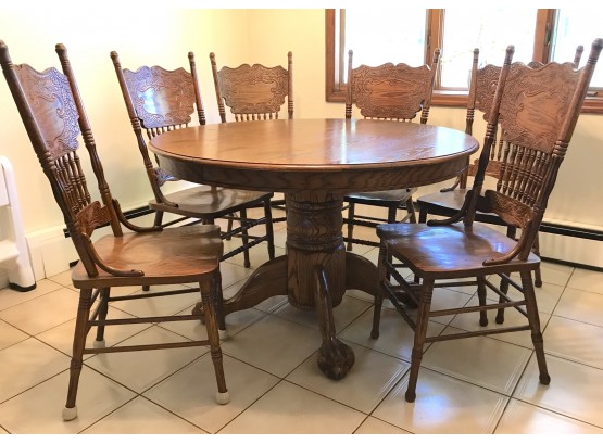Wonderful Round Oak Dining Table & Six Matching Chairs