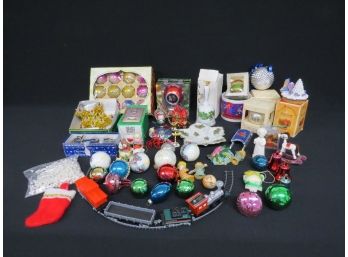 Mixed Lot Of Christmas Ornaments & Other Decorating Items
