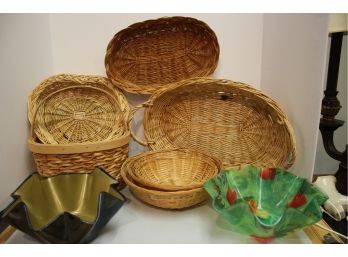 Mixed Lot Of Wicker Baskets & Bowls