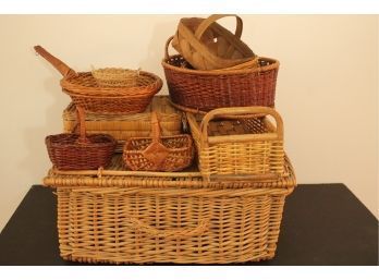 Great Lot Of Vintage Baskets