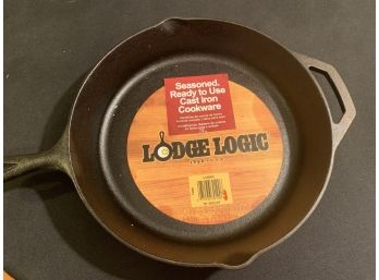 Cast Iron 12'D Lodge Logic Skillet