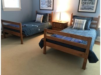 Twin Bunkbeds With Tommy Hillfiger Bedding 2/2