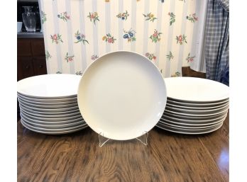 Party Ready White Plates Everyday Or Buffet - 24 Total - 10'
