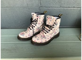 Dr. Martens - Women's Floral Boot ~ Size 7
