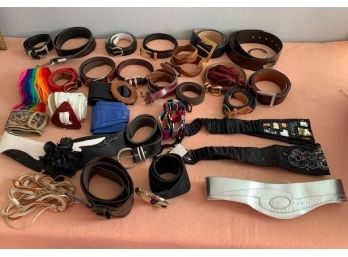 Lot Of Women's Small And Medium Belts (A)