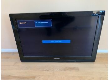 Samsung 32 Inch TV With Remote, LN32C350D1D