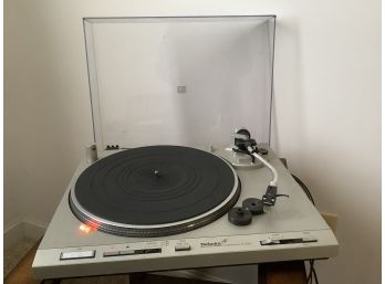 Technics Direct Drive Automatic Turntable System SL- D205