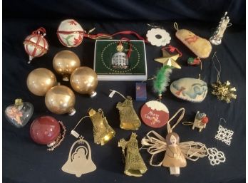 Mixed Ornament Lot