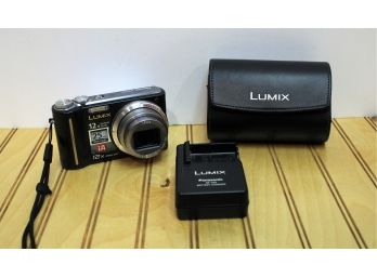 Panasonic LUMIX 12x Optical Zoom Digital Camera DMC-ZS1 /Case & Battery