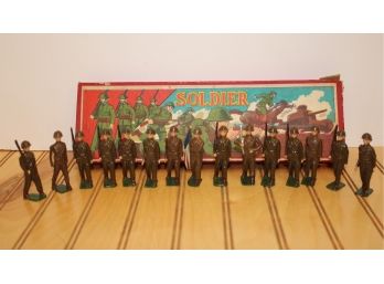 Set Of Fifteen Vintage Painted Toy Lead Soldiers In Original Box
