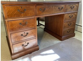 Kneehole Desk With Eight Drawers