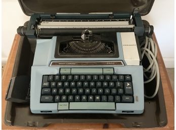 Smith-Corona Coronamatic 2200 Typwriter With Case
