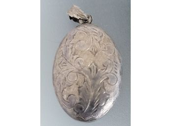 Pretty Vintage Sterling Silver Etched Oval Locket Pendant