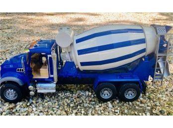 Bruder Granite 02814 Blue And White Cement Mac Truck