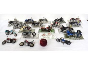19 Miniature 1/18' Scale Harley Davidson Motorcycle Models -  18 Maisto, 1 Glass