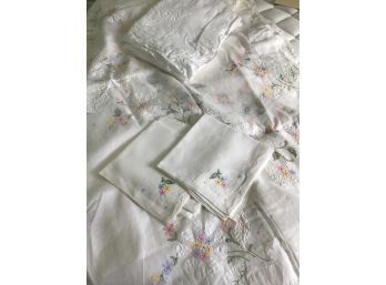 Antique Linens - 2 Tablecloths And Napkins