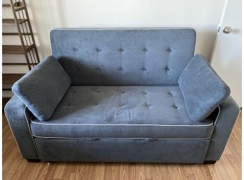 Beautiful Love Seat/bed