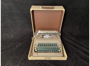 Vintage Smith Corona Portable Typewriter In Hard Case