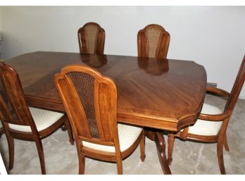 Traditional Thomasville Dinning Room Table & Chairs